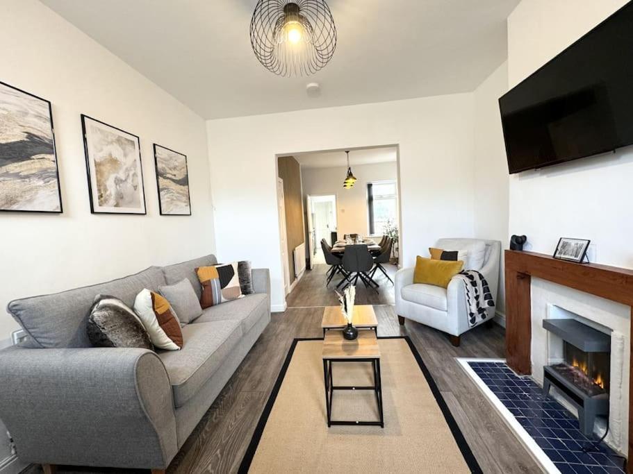 Stylish Home In York - Free Wifi & Parking - Close To Racecourse & City Centre エクステリア 写真