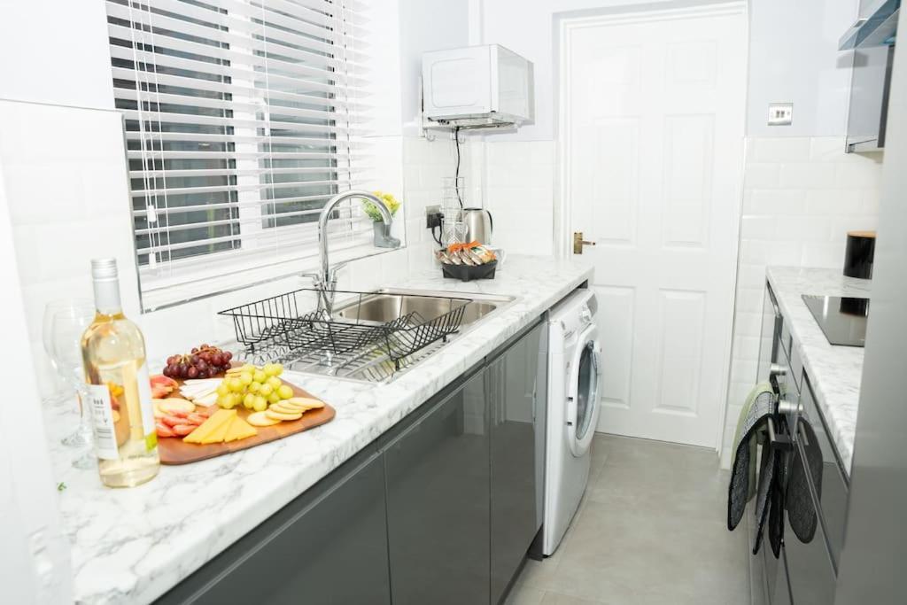 Stylish Home In York - Free Wifi & Parking - Close To Racecourse & City Centre エクステリア 写真