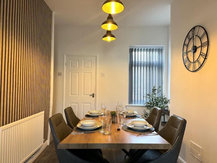 Stylish Home In York - Free Wifi & Parking - Close To Racecourse & City Centre エクステリア 写真