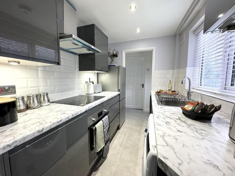 Stylish Home In York - Free Wifi & Parking - Close To Racecourse & City Centre エクステリア 写真